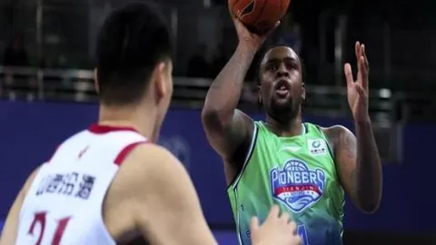 国安5战深圳豪取4分优势，张玉宁两球王子铭助力胜利